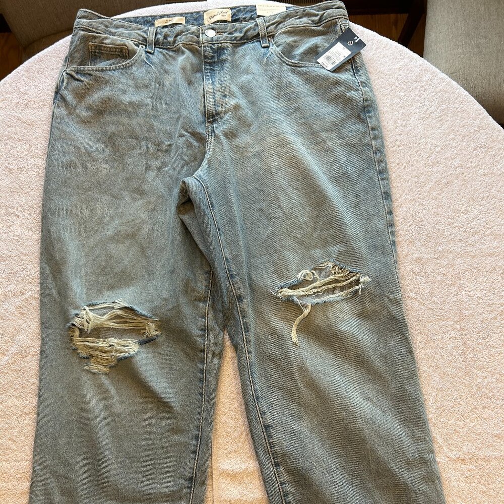 Woman's Universal Thread Jeans